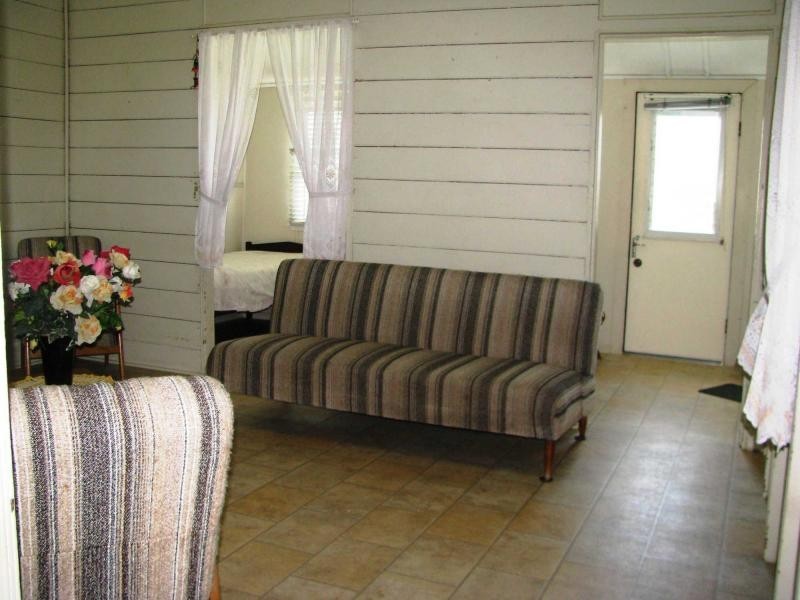 28 Clarendon Street, Hyde Park QLD 4812