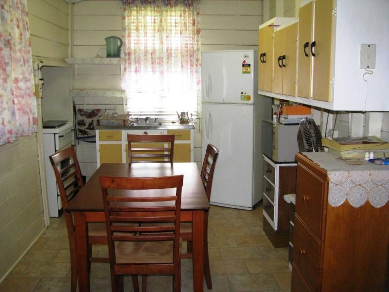 28 Clarendon Street, Hyde Park QLD 4812