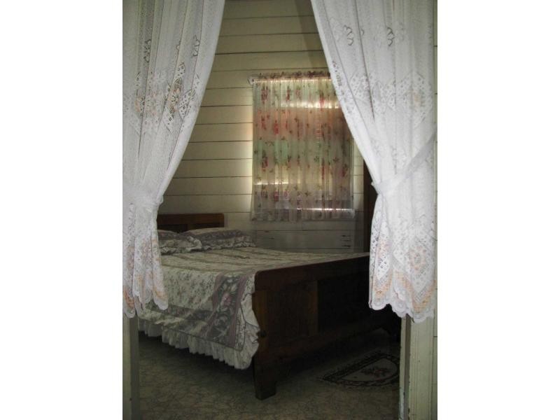 28 Clarendon Street, Hyde Park QLD 4812