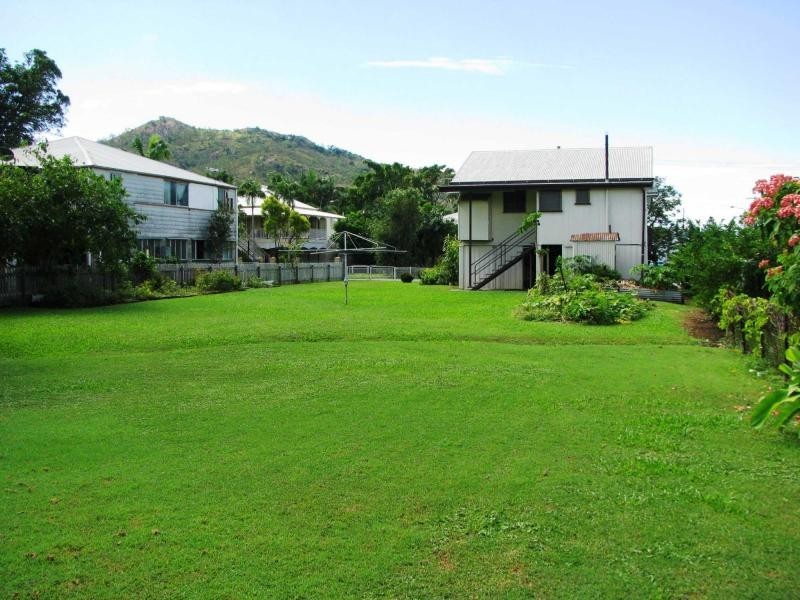 28 Clarendon Street, Hyde Park QLD 4812