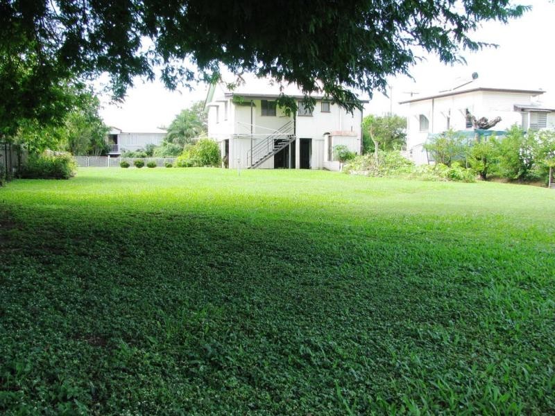 28 Clarendon Street, Hyde Park QLD 4812