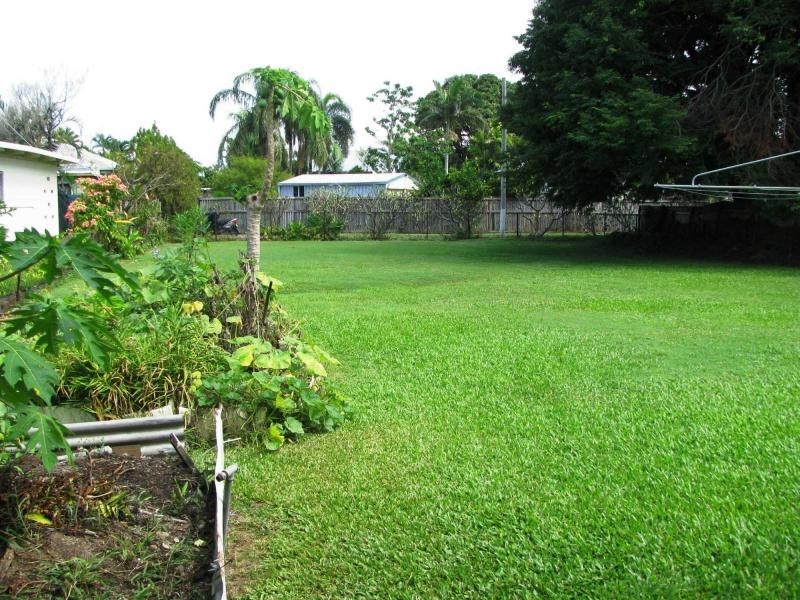 28 Clarendon Street, Hyde Park QLD 4812