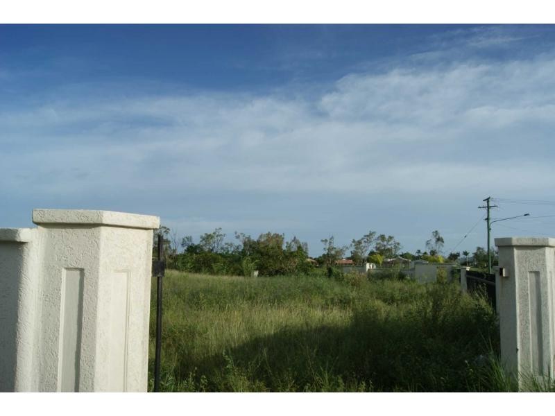 1 South Beck Drive, Rasmussen QLD 4815