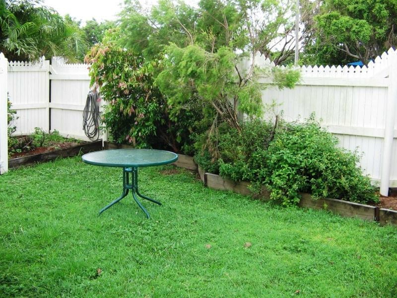 1/6 Crauford Street, West End QLD 4810