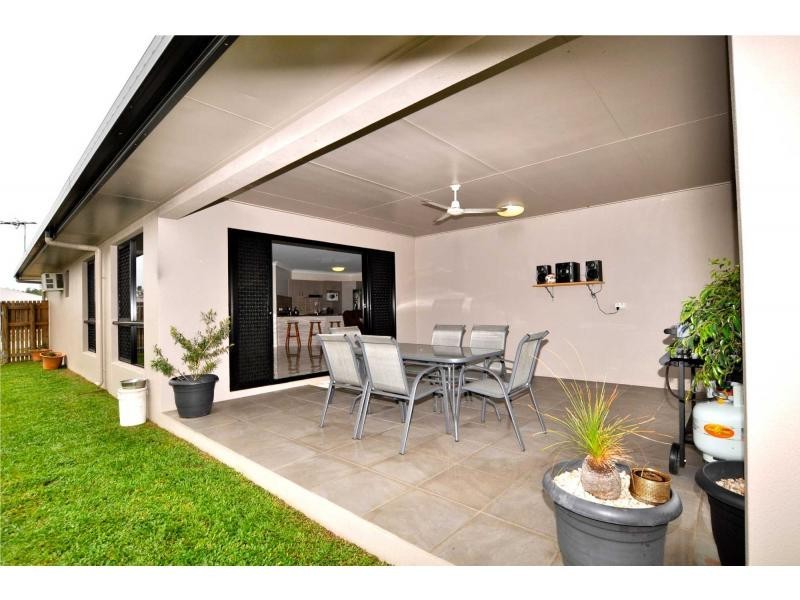 4 Kirrama Court, Bushland Beach QLD 4818