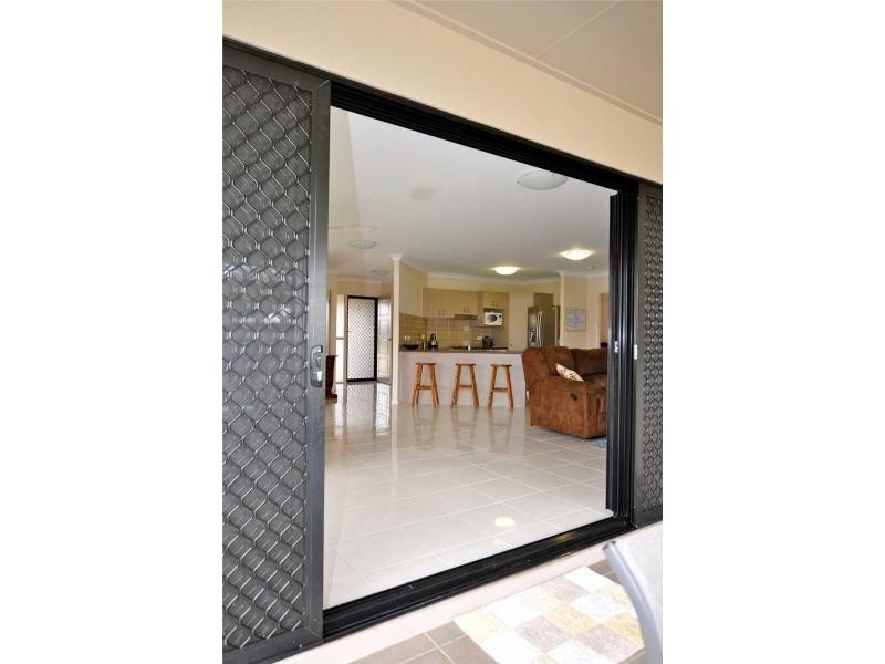 4 Kirrama Court, Bushland Beach QLD 4818