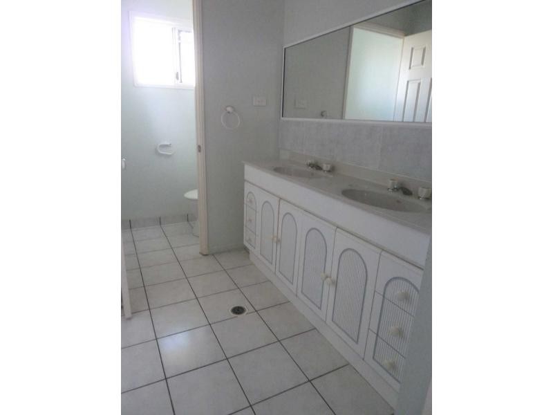 25 Chiquita Avenue, Rasmussen QLD 4815