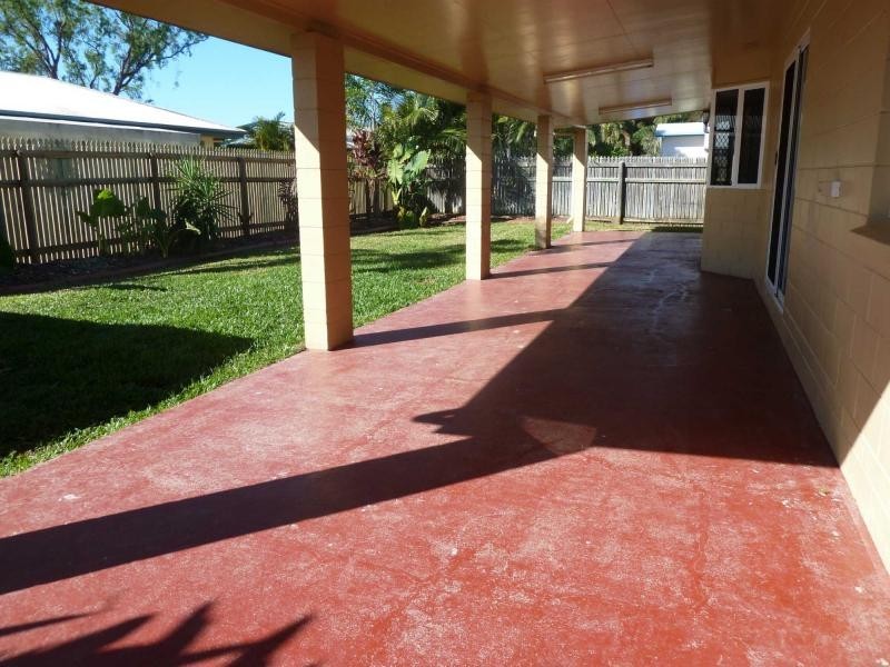 25 Chiquita Avenue, Rasmussen QLD 4815