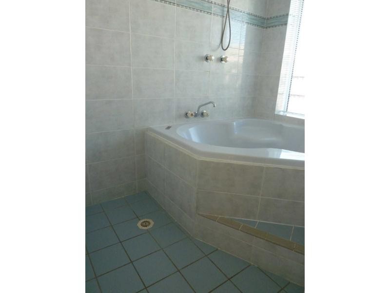 25 Chiquita Avenue, Rasmussen QLD 4815