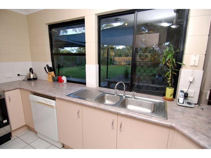 1 Feeney Avenue, Rasmussen QLD 4815