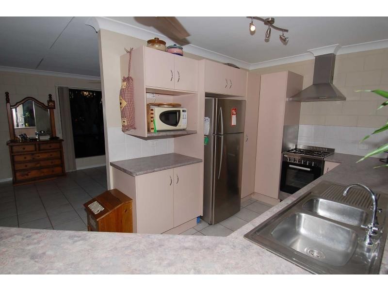 1 Feeney Avenue, Rasmussen QLD 4815