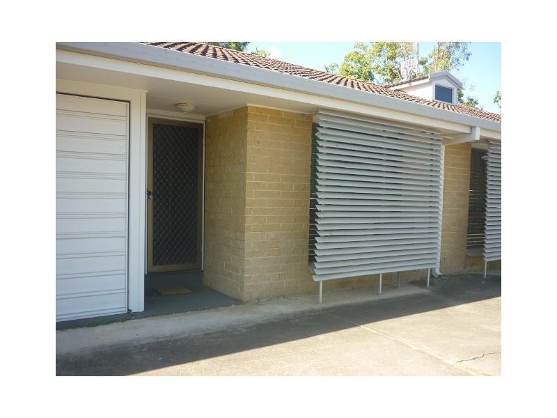 2/24 Sturges Street, Hermit Park QLD 4812