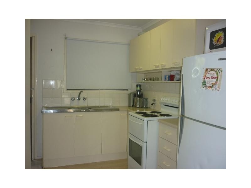 2/24 Sturges Street, Hermit Park QLD 4812