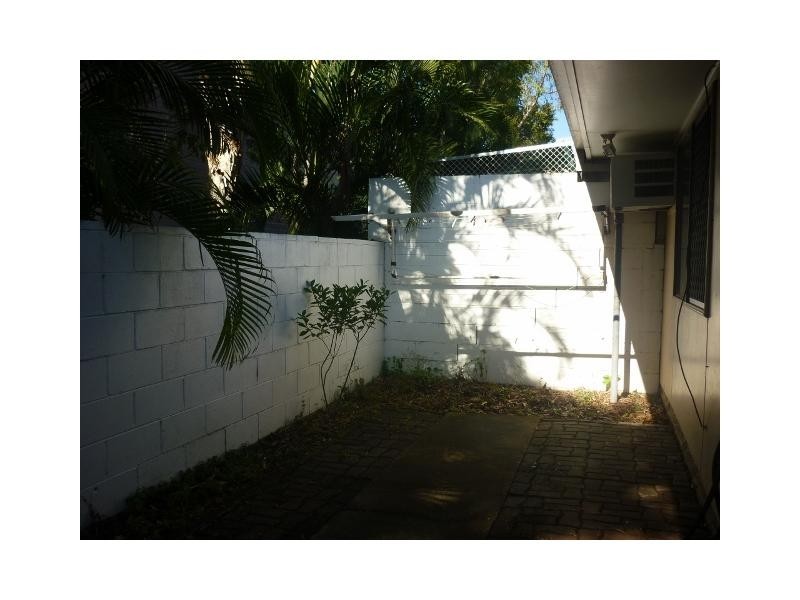 2/24 Sturges Street, Hermit Park QLD 4812