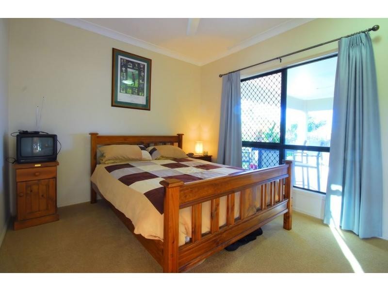 32 Hillock Crescent, Bushland Beach QLD 4818