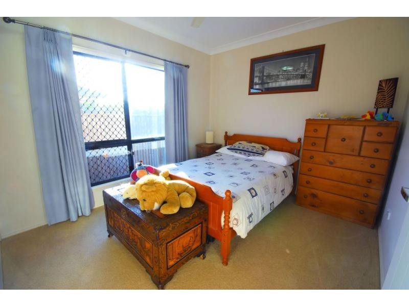 32 Hillock Crescent, Bushland Beach QLD 4818