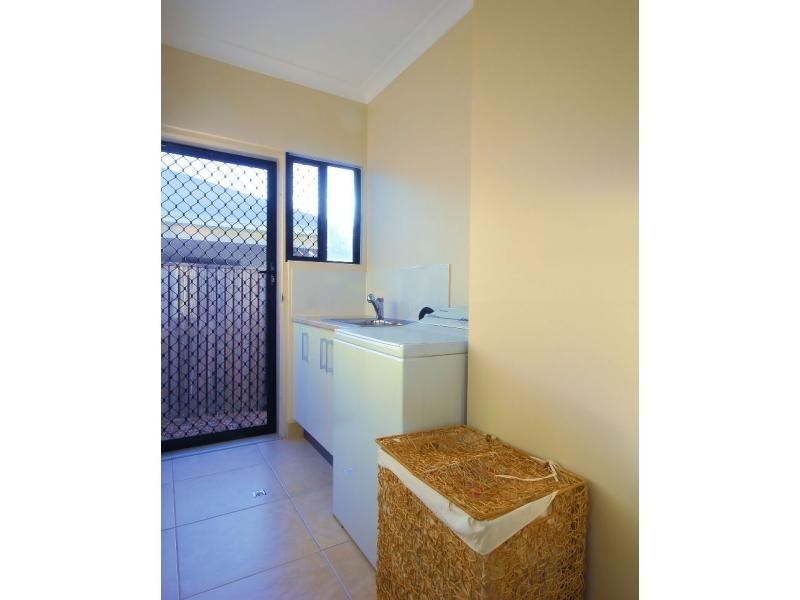 32 Hillock Crescent, Bushland Beach QLD 4818