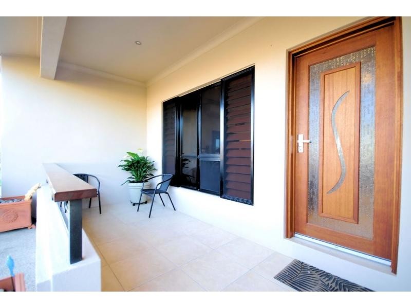 32 Hillock Crescent, Bushland Beach QLD 4818