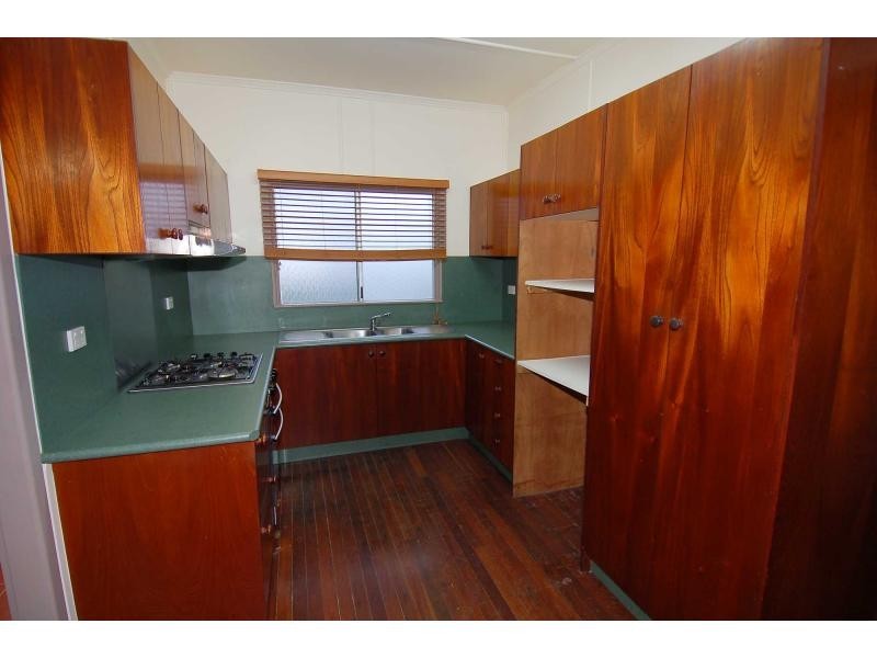 92 Abbott Street, Oonoonba QLD 4811