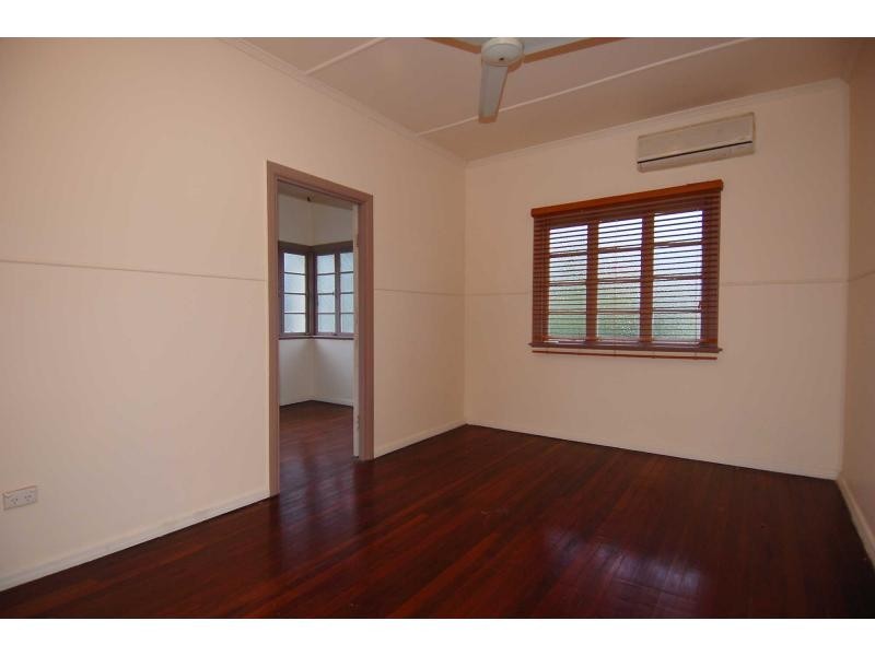 92 Abbott Street, Oonoonba QLD 4811