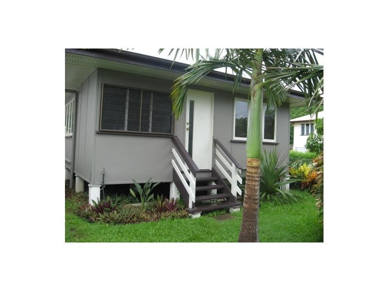 24 Clarendon Street, Hyde Park QLD 4812