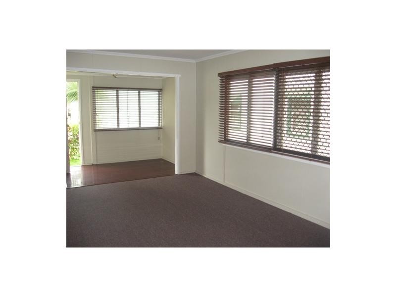 24 Clarendon Street, Hyde Park QLD 4812