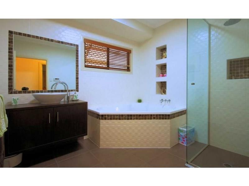 16 Kenwick Place, Kirwan QLD 4817