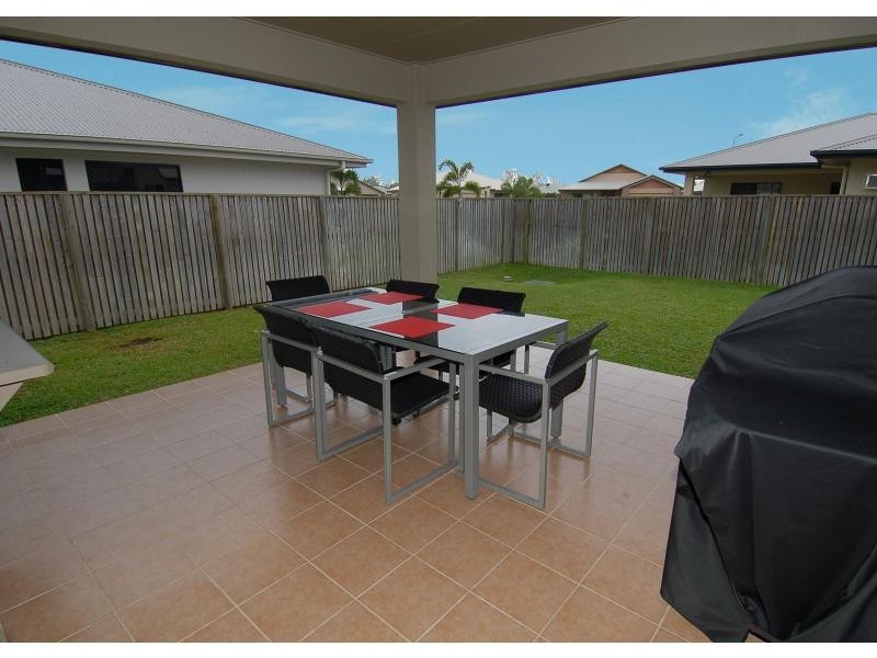 20 Eshelby Street, Bushland Beach QLD 4818