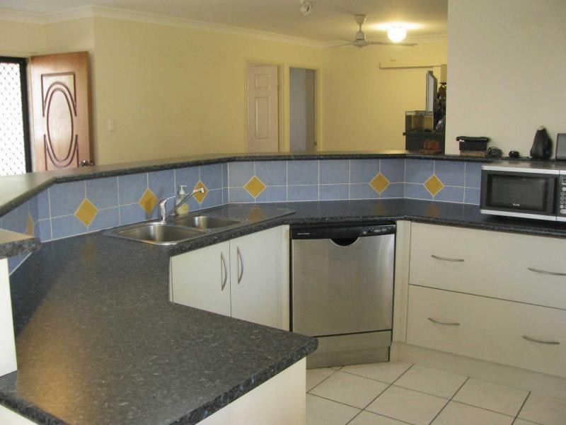 21 Crestbrook Drive, Mount Louisa QLD 4814