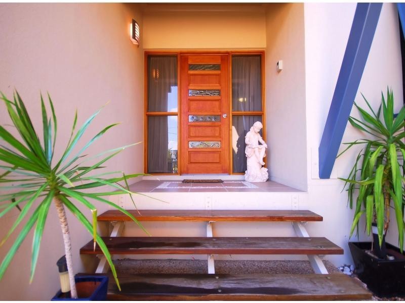 2/6 Bay Street, Pallarenda QLD 4810