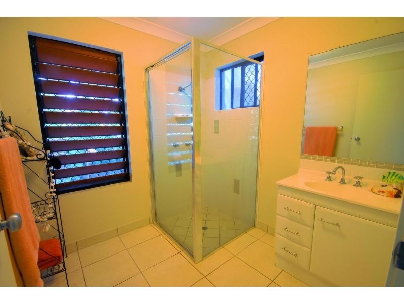 2/6 Bay Street, Pallarenda QLD 4810