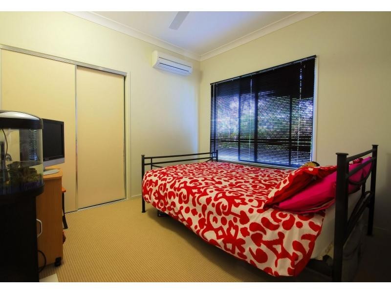 2/6 Bay Street, Pallarenda QLD 4810