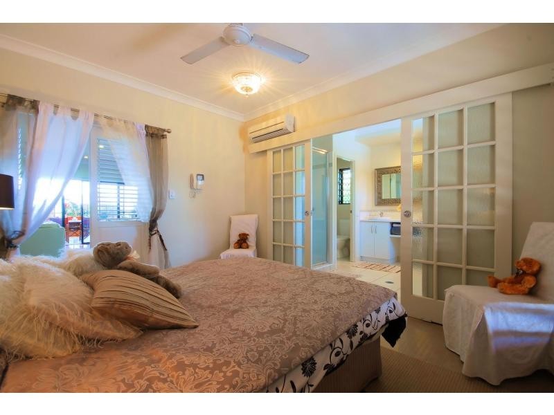 2/6 Bay Street, Pallarenda QLD 4810