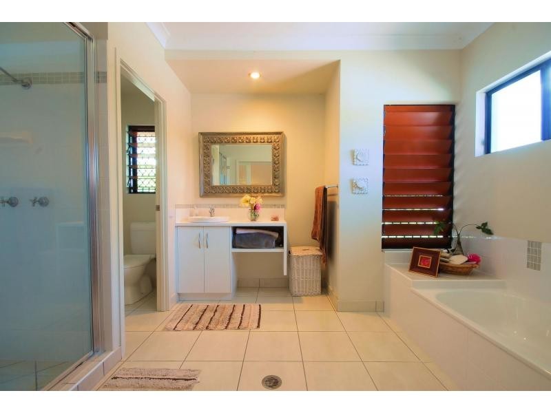 2/6 Bay Street, Pallarenda QLD 4810