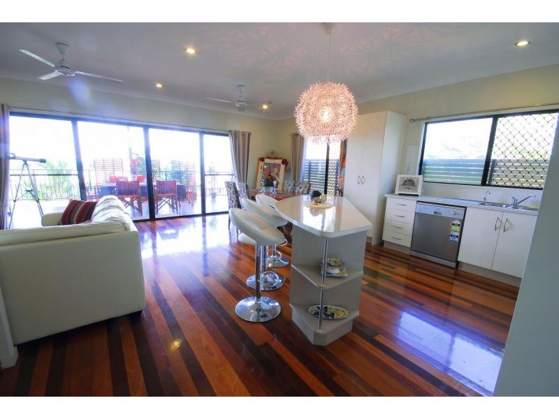 2/6 Bay Street, Pallarenda QLD 4810
