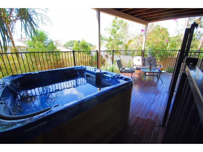 2/6 Bay Street, Pallarenda QLD 4810