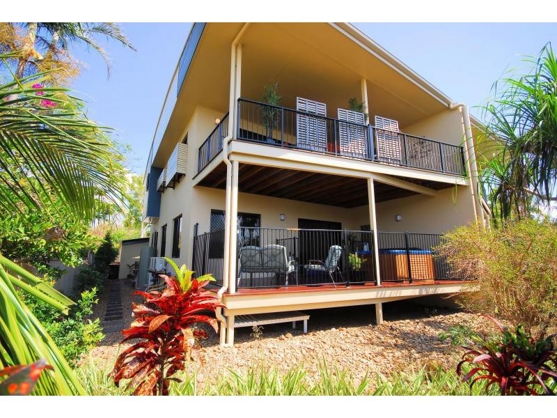 2/6 Bay Street, Pallarenda QLD 4810