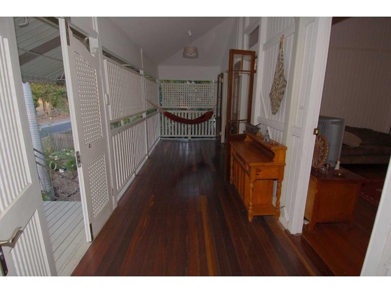 18 Westbourne Street, Hyde Park QLD 4812