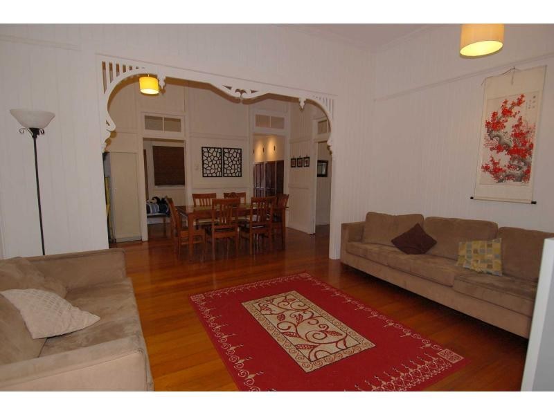 18 Westbourne Street, Hyde Park QLD 4812