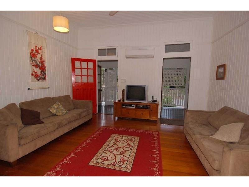 18 Westbourne Street, Hyde Park QLD 4812