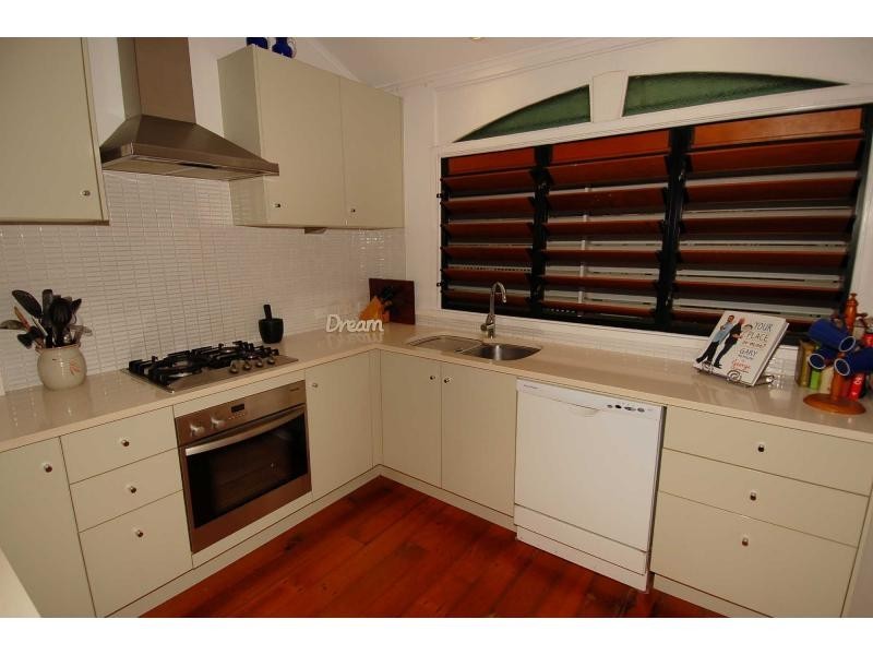 18 Westbourne Street, Hyde Park QLD 4812