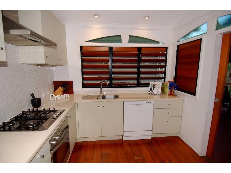 18 Westbourne Street, Hyde Park QLD 4812