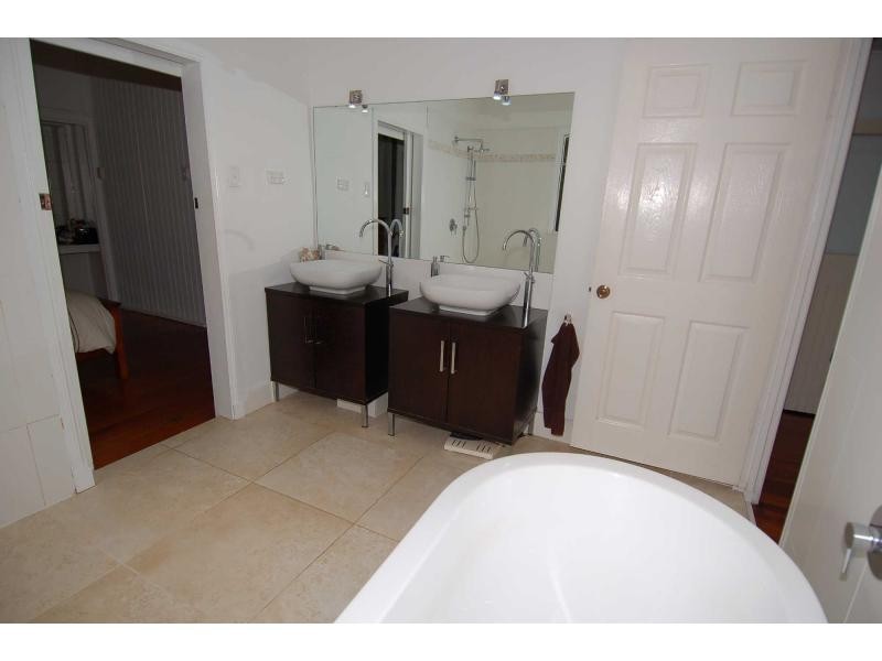 18 Westbourne Street, Hyde Park QLD 4812