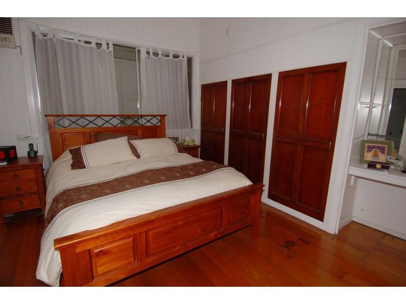 18 Westbourne Street, Hyde Park QLD 4812