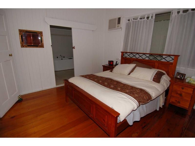 18 Westbourne Street, Hyde Park QLD 4812