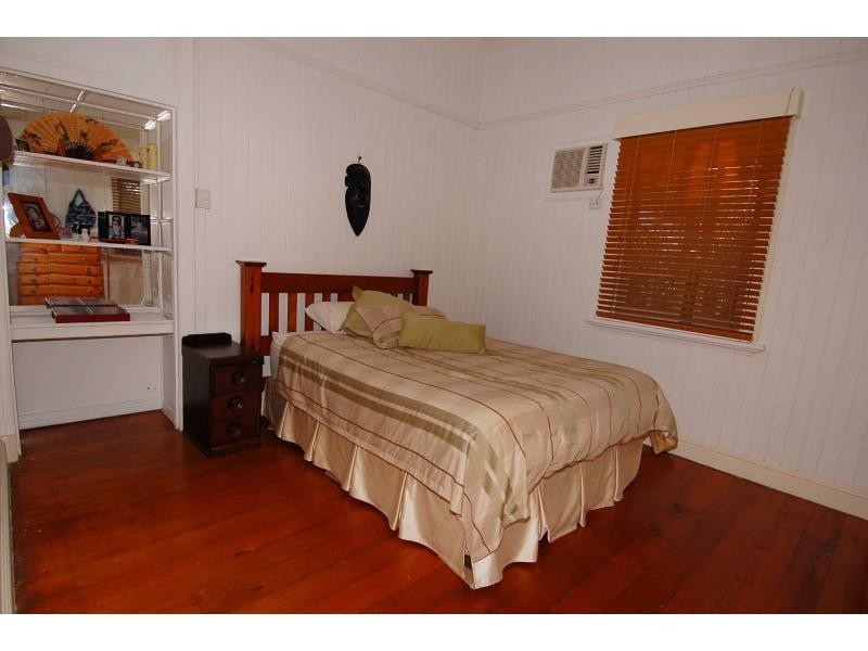 18 Westbourne Street, Hyde Park QLD 4812