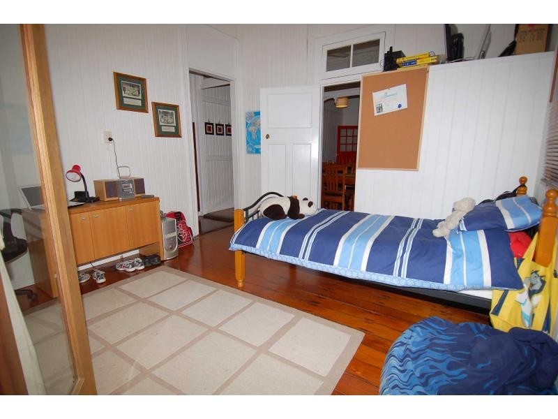 18 Westbourne Street, Hyde Park QLD 4812