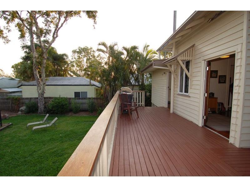 18 Westbourne Street, Hyde Park QLD 4812