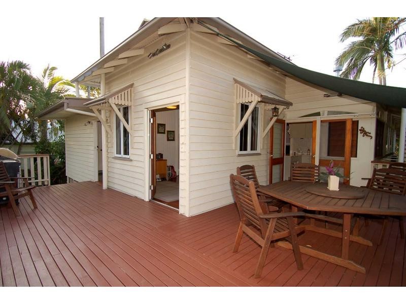 18 Westbourne Street, Hyde Park QLD 4812