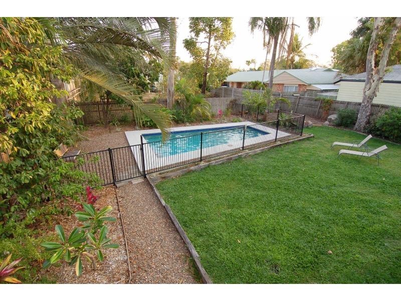 18 Westbourne Street, Hyde Park QLD 4812